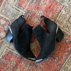 Jeffrey Campbell Cromwell Black Ankle Boots 9